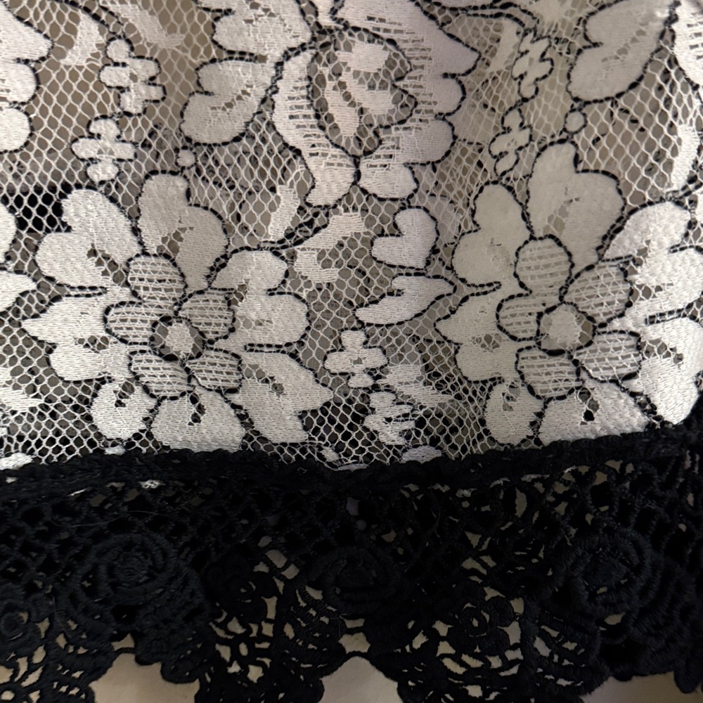 Dress code - Crop Top Lace Women's with White/ black lace detailing. Sz S - Picture 7 of 10